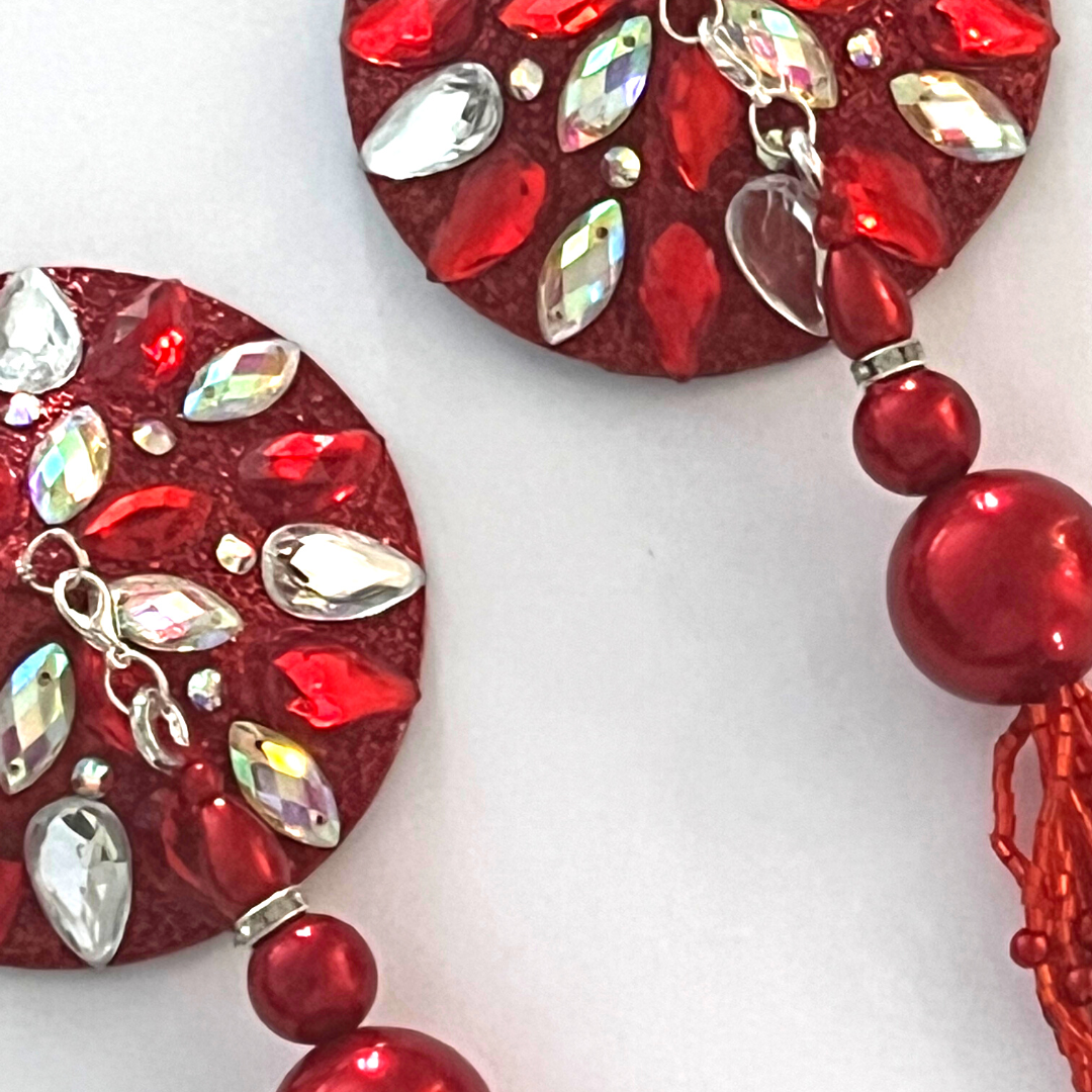 CHERRY BOMB Pasties de pezón con purpurina roja y gemas, cubiertas con borlas con cuentas a mano (2 piezas) para raves y festivales de lencería burlesca