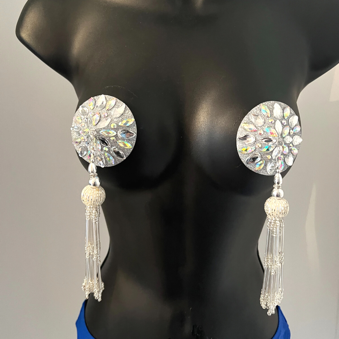LORELEI LEE Cache-tétons à paillettes argentées et pierres précieuses avec pompons perlés à la main (2 pièces) pour raves et festivals de lingerie burlesque