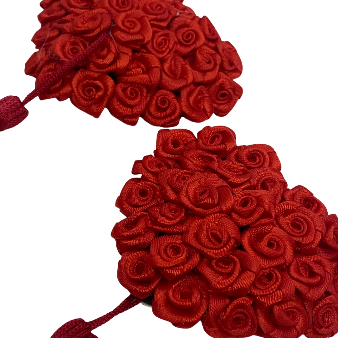Cubrepezones con diseño de rosa en forma de corazón de Roxy Rose, empanadillas con borla